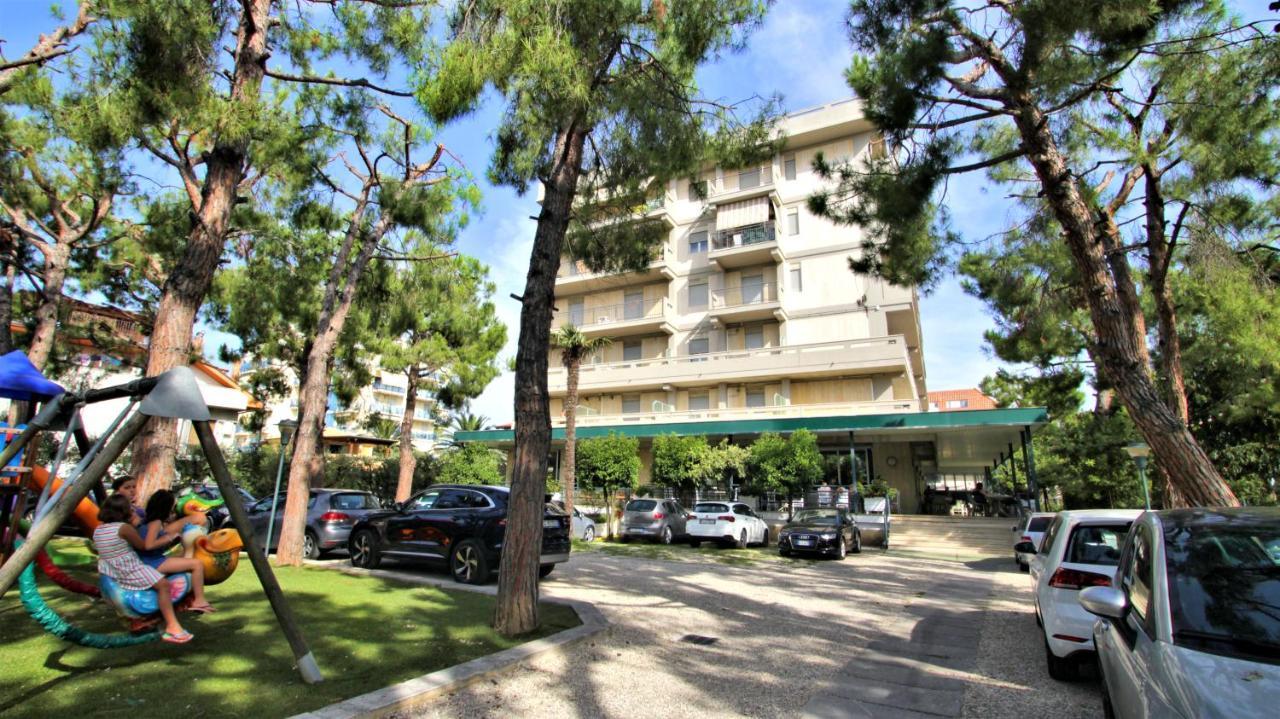 Hotel Pineta San Benedetto del Tronto Zewnętrze zdjęcie