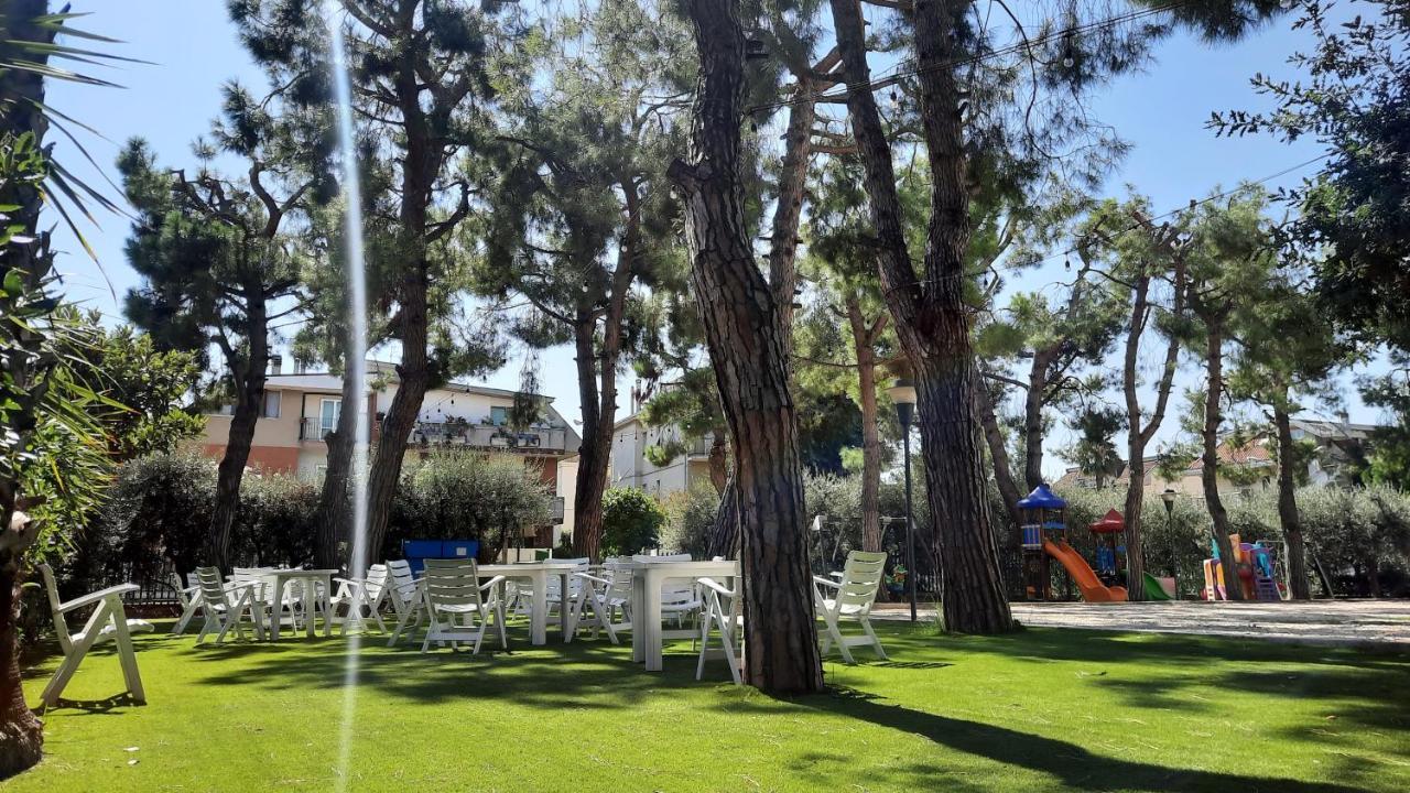 Hotel Pineta San Benedetto del Tronto Zewnętrze zdjęcie
